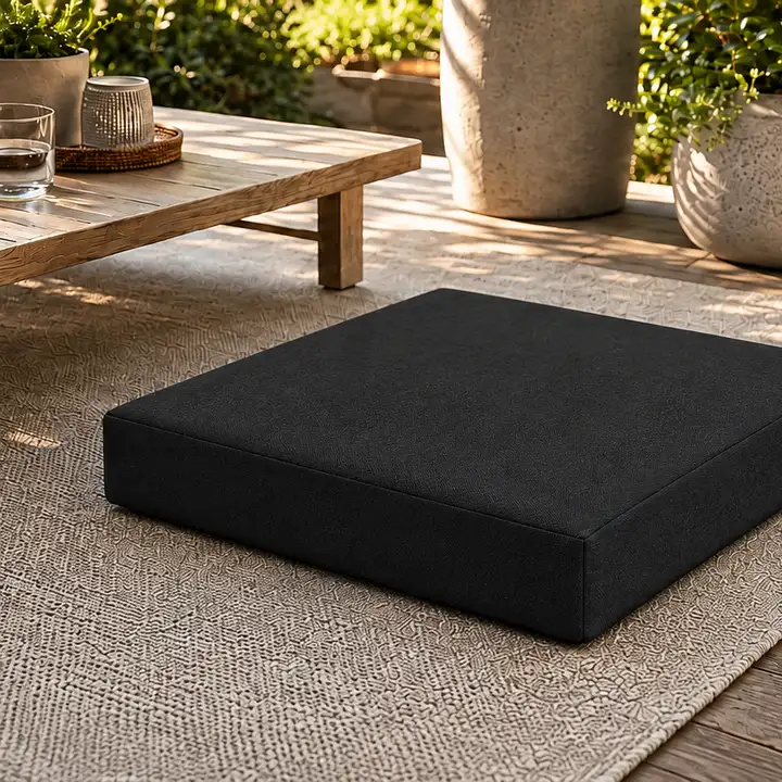 Kare Blok Minder · 50 × 50 × 7 cm | Siyah | Dış mekân