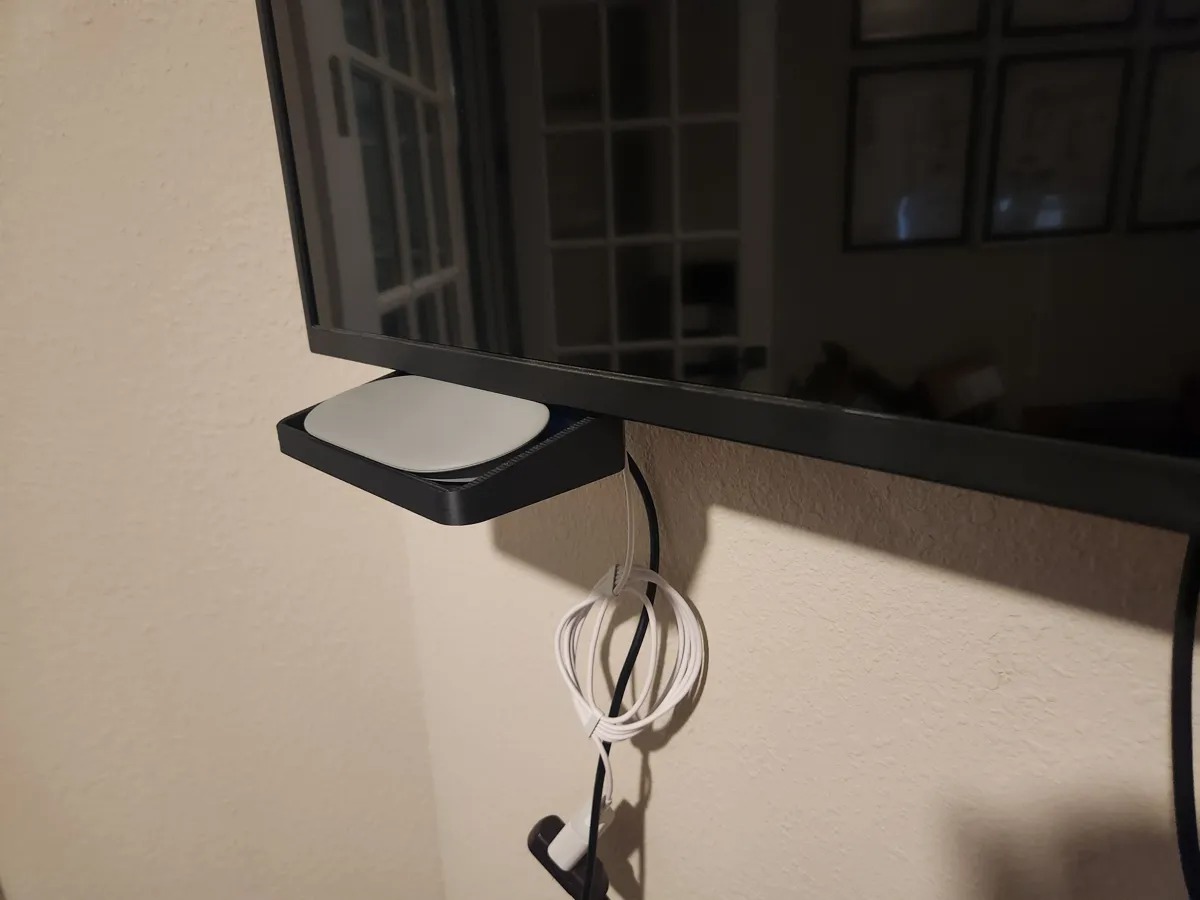 3D Baskı TV Altı Medya Oynatıcı Rafı Ayak Deliğine Monte Küçük Cihaz Standı Modem ve Streamer Rafı Siyah