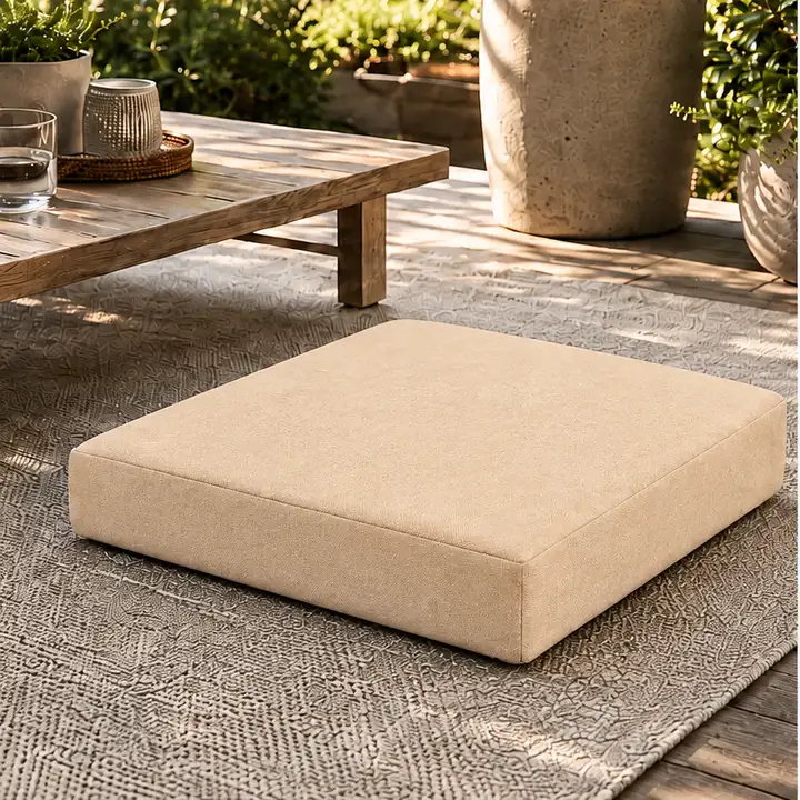 Kare Blok Minder · 50 × 50 × 7 cm | Krem | Dış mekân