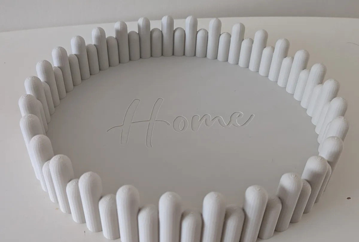 3D Baskı Dalgalı Çit Kenarlı Dekoratif Tepsi Home Yazılı Yuvarlak Sunum ve Düzenleyici Tepsi Beyaz