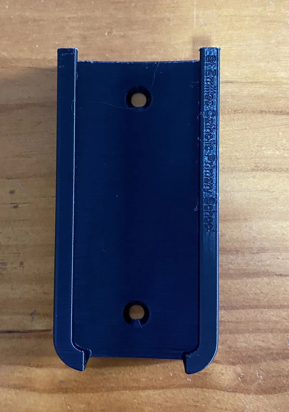 3D Baskı Duvara Monte Medya Kutusu ve Kumanda Tutucu Kablo Düzenleyici Set Altı Kutu Askısı Mavi