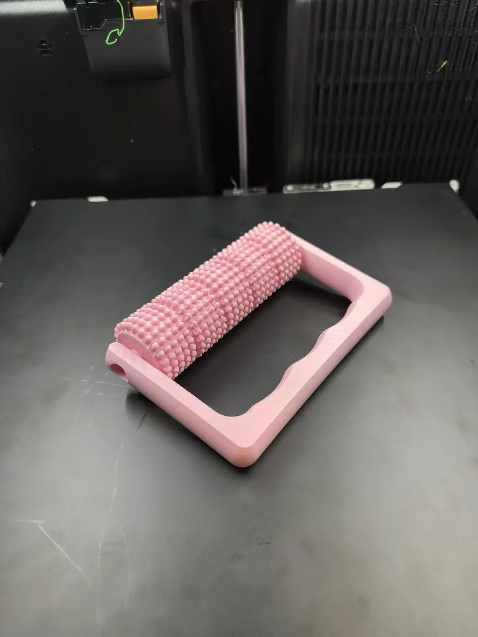 3D Baskı Tutamaklı Masaj Rulosu Bacak Ayak ve Sırt Masaj Aleti Dikenli Yüzeyli El Masaj Rulosu Pembe