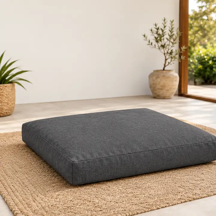 Düz Kare Yer Minderi · 60 × 60 × 8 cm | Antrasit | İç mekân