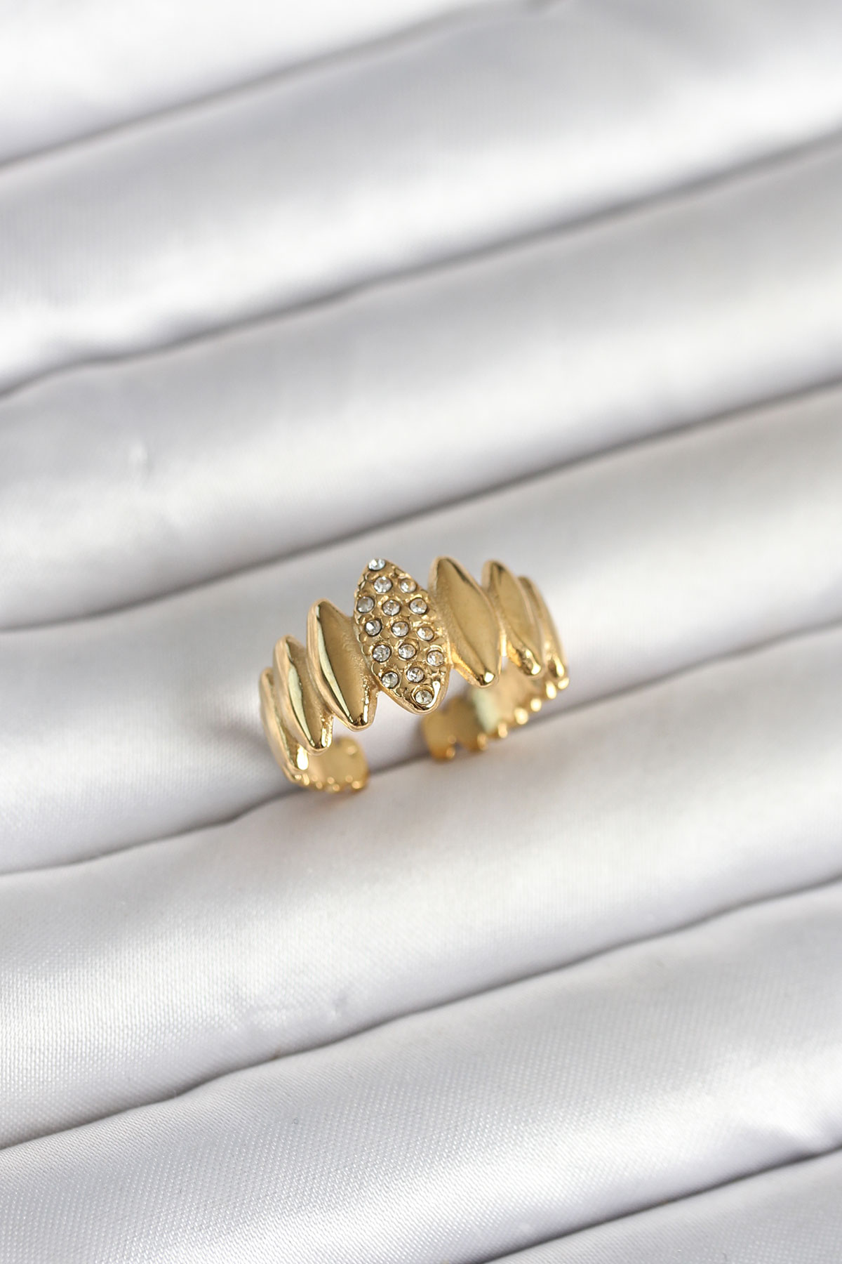 316L Çelik Gold Renk Zirkon Taşlı Vintage Model Kadın Yüzük