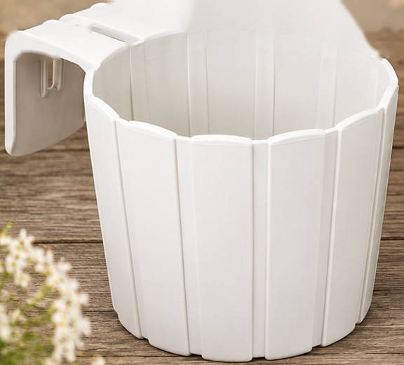 3D Baskı Askılı Balkon Saksısı Dikey Çizgili Dekoratif Çiçek ve Aromatik Bitki Saksısı - Beyaz