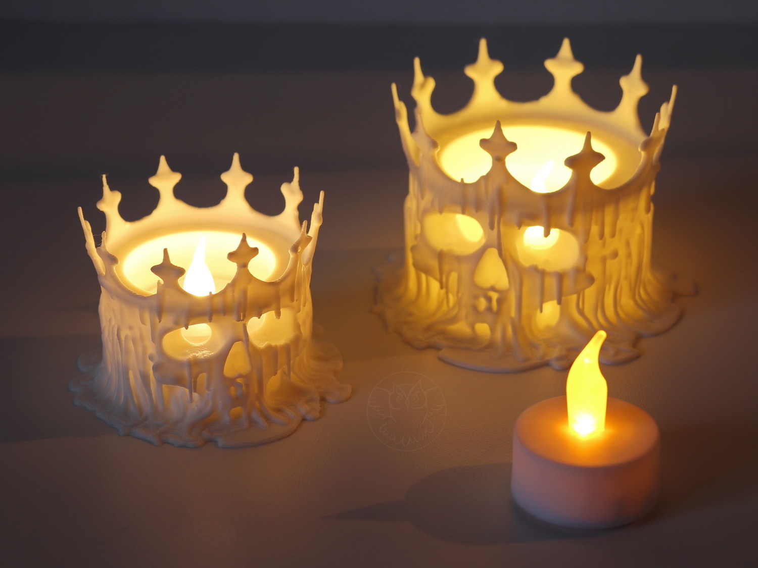 Erimiş Kafatası Tealight Mumluk Taçlı Kuru Kafa Dekoratif Mum Tutucu