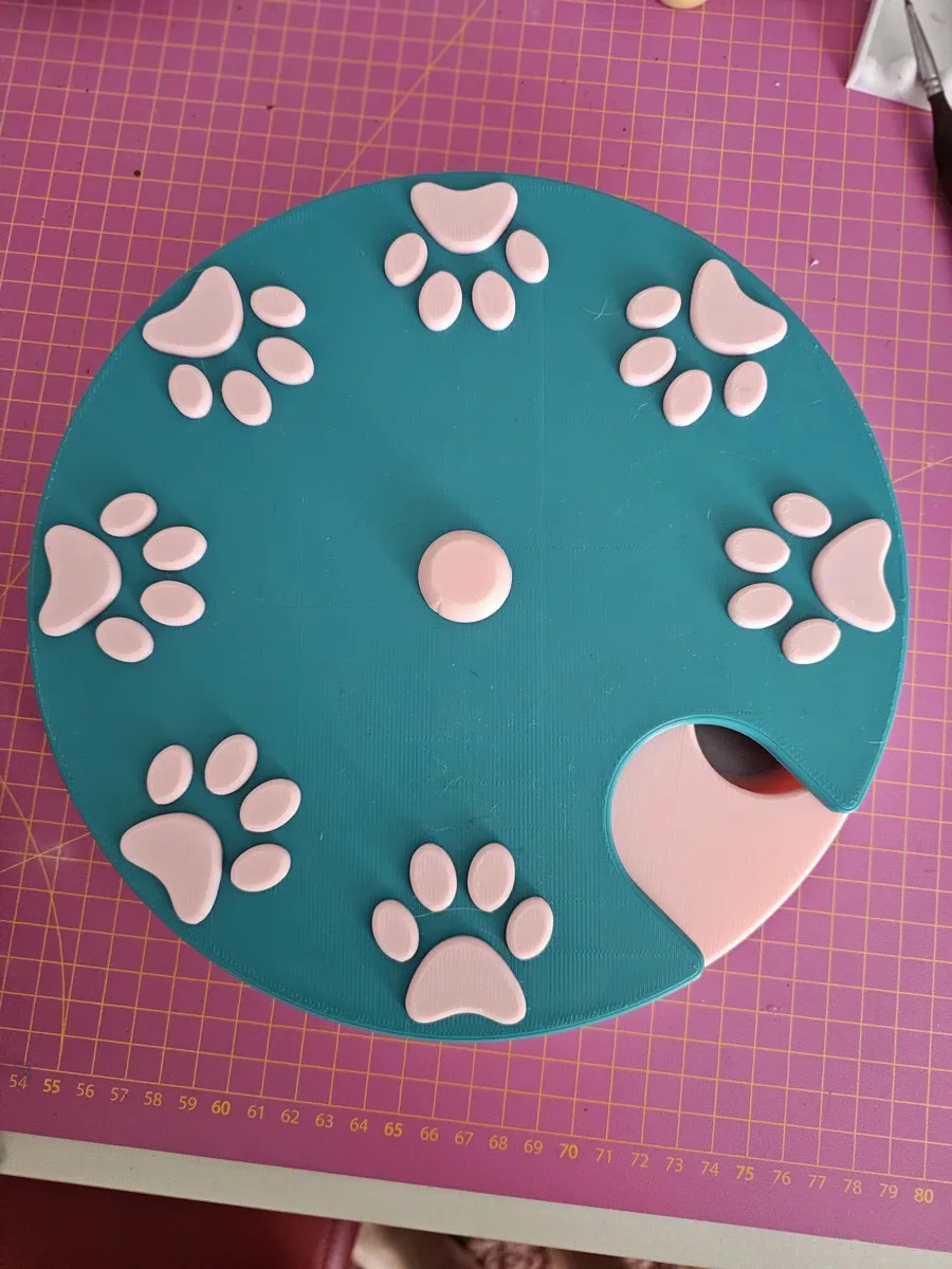3D Baskı Köpek Zeka Oyuncağı Dönen Diskli Ödül Mama Oyuncağı Pati Desenli Turkuaz Pembe