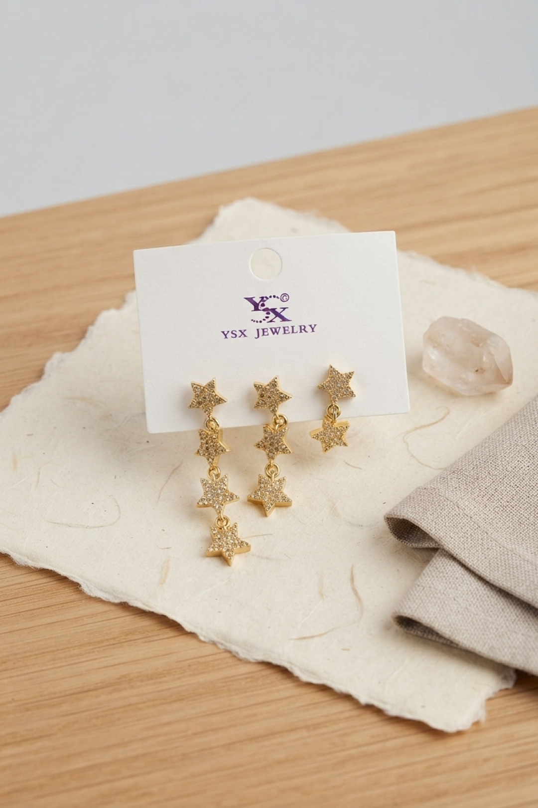 Pirinç Gold Renk Zirkon Taşlı Sallantılı Yıldız Model Kadın Küpe Seti