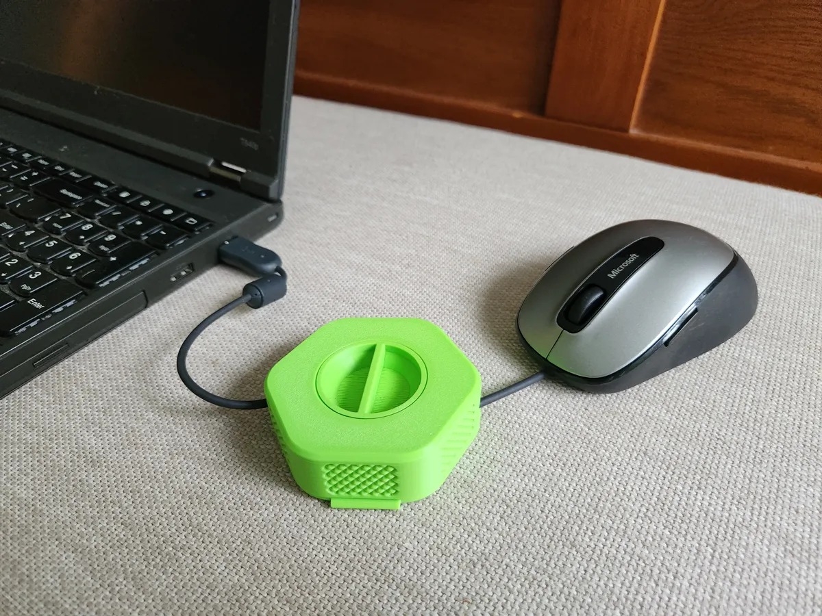 3D Baskı Taşınabilir Kablo Düzenleyici Makara Şarj ve USB Kablo Toplayıcı Döner Kablo Sarıcı - Yeşil