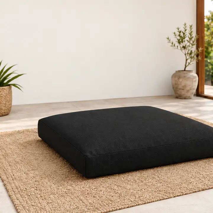 Düz Kare Yer Minderi · 60 × 60 × 8 cm | Siyah | İç mekân