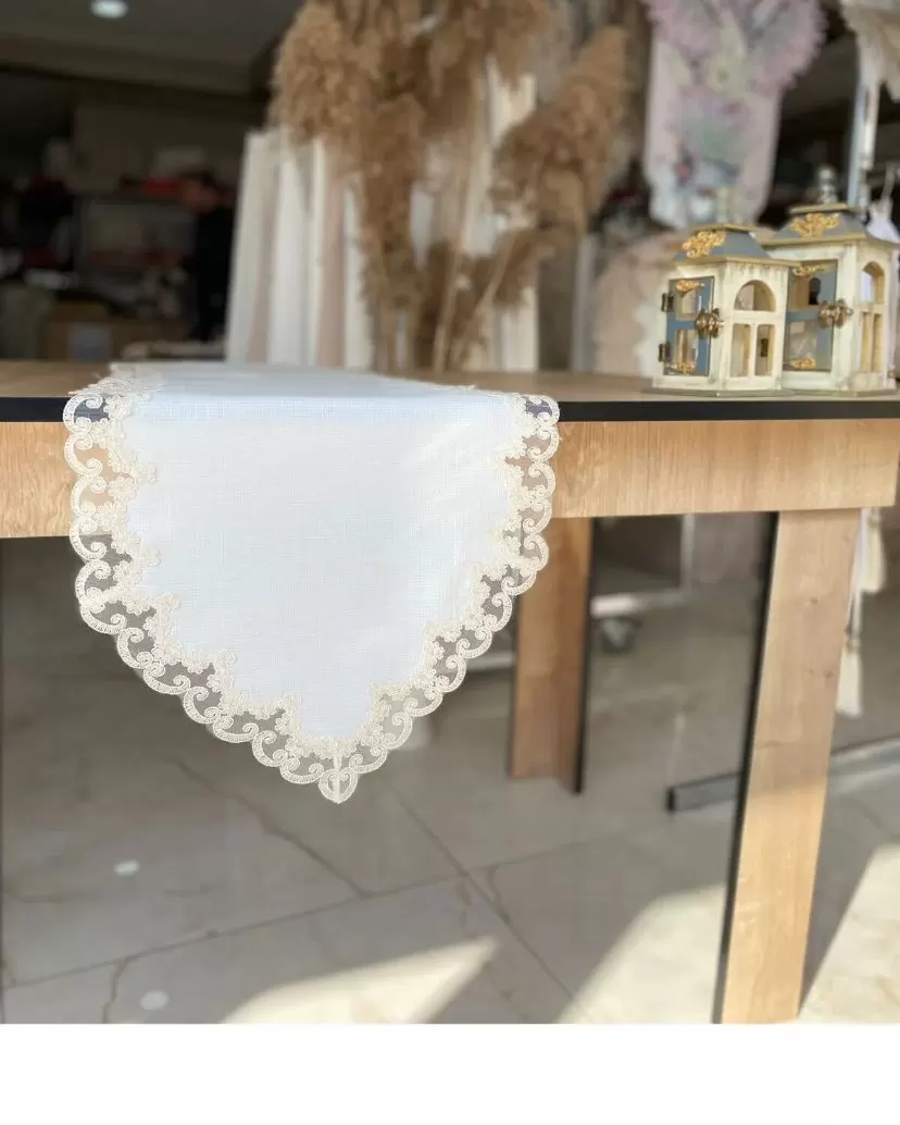 Lale Krem 40x145 cm Fransız Dantel Detaylı Sehpa Örtüsü Şık Tasarım