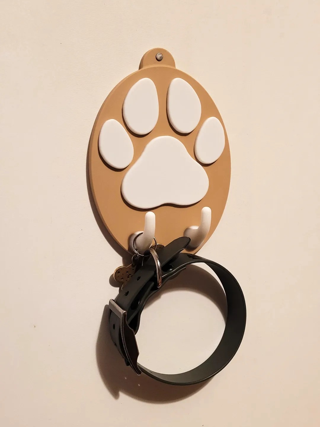 3D Baskı Pati Şeklinde Köpek Tasma Askısı Duvara Monte Tasma ve Aksesuar Askılığı Bej Beyaz