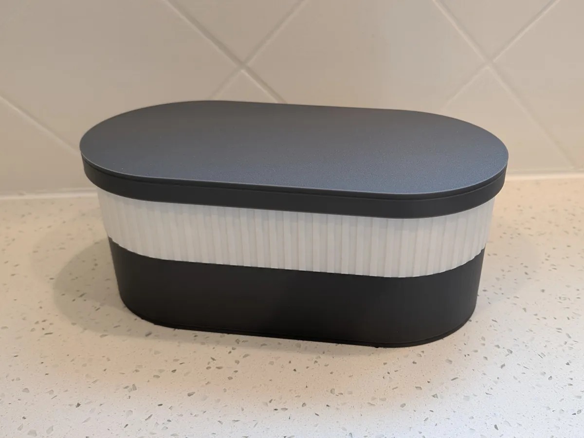 3D Baskı İki Rulo Tuvalet Kağıdı Saklama Kutusu Kapaklı Çizgili Banyo Organizeri Minimalist - Siyah Kapak