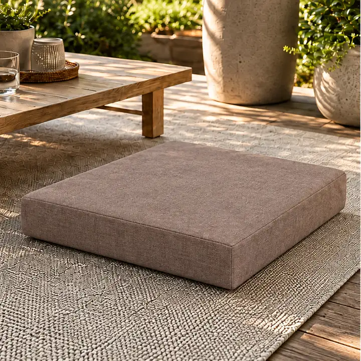 Kare Blok Minder · 50 × 50 × 7 cm | Kahve | İç mekân