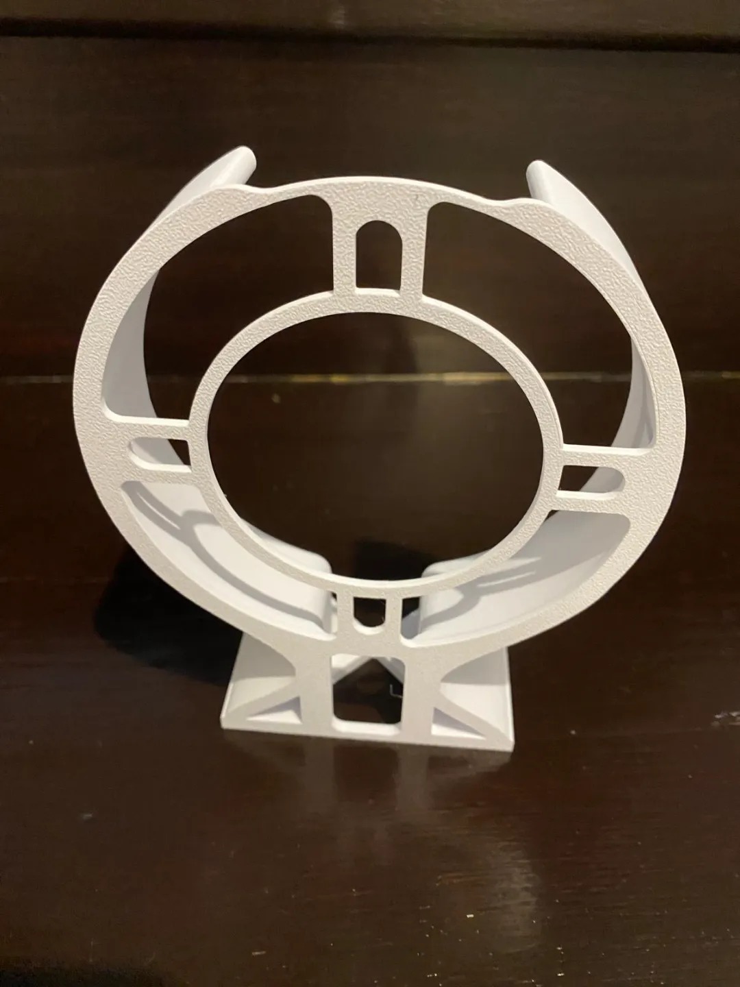3D Baskı Silindirik Mesh Router Duvar Standı Beyaz Havalandırma Delikli Modem Duvar Askısı 110 mm Çaplı
