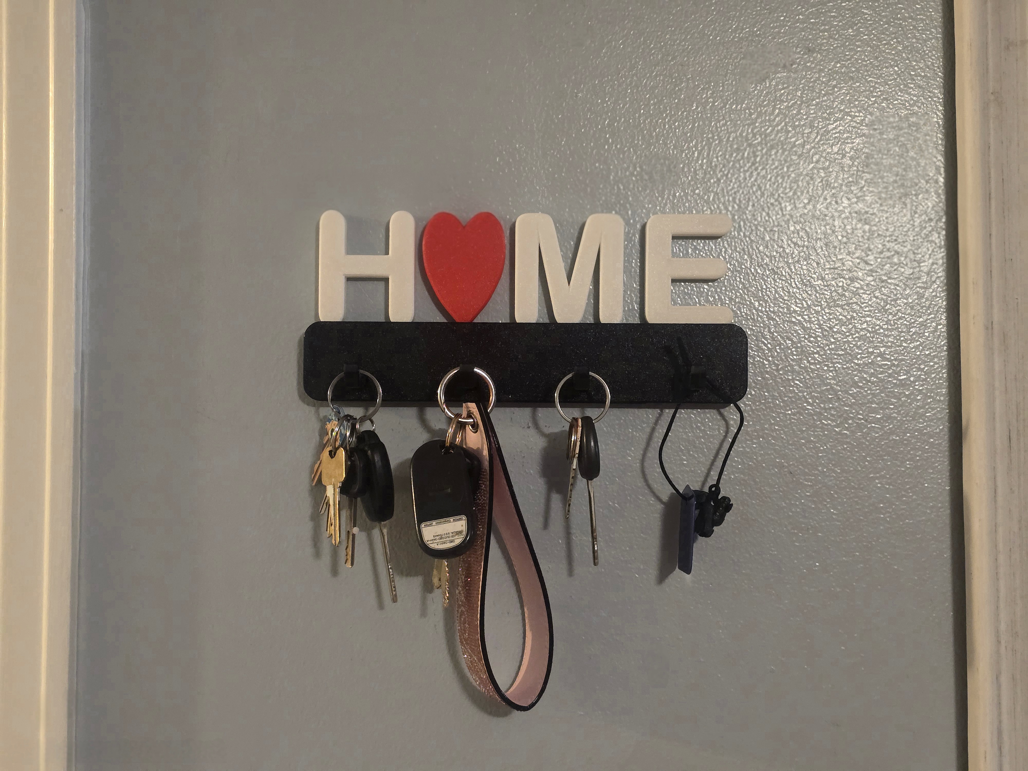 Kalpli HOME Yazılı Duvar Anahtarlığı Çok Renkli Dekoratif Anahtar Askısı