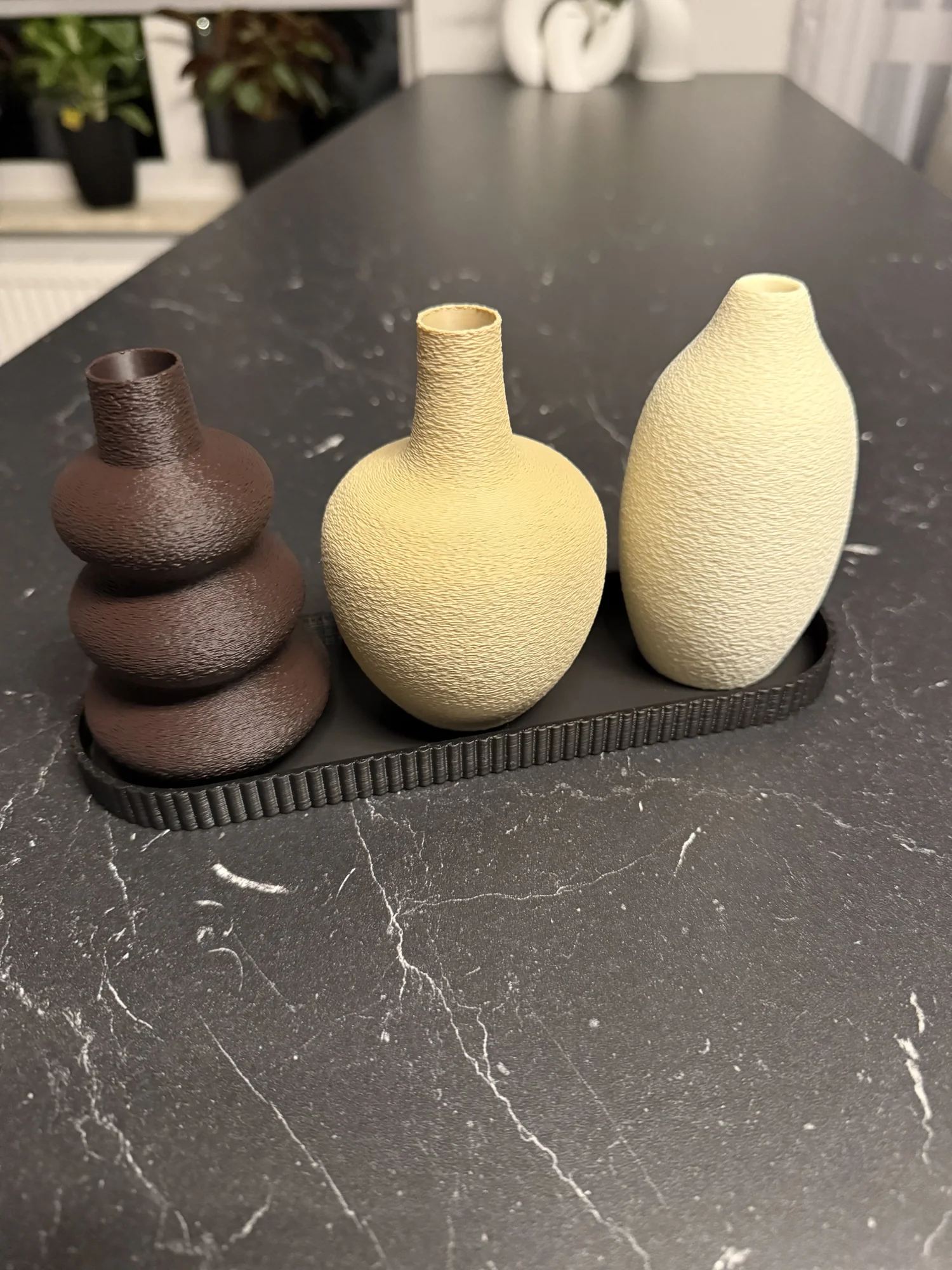3D Baskı 3lü Dekoratif Vazo Seti ve Sunum Tepsisi - Modern Minimalist Masa Dekoru