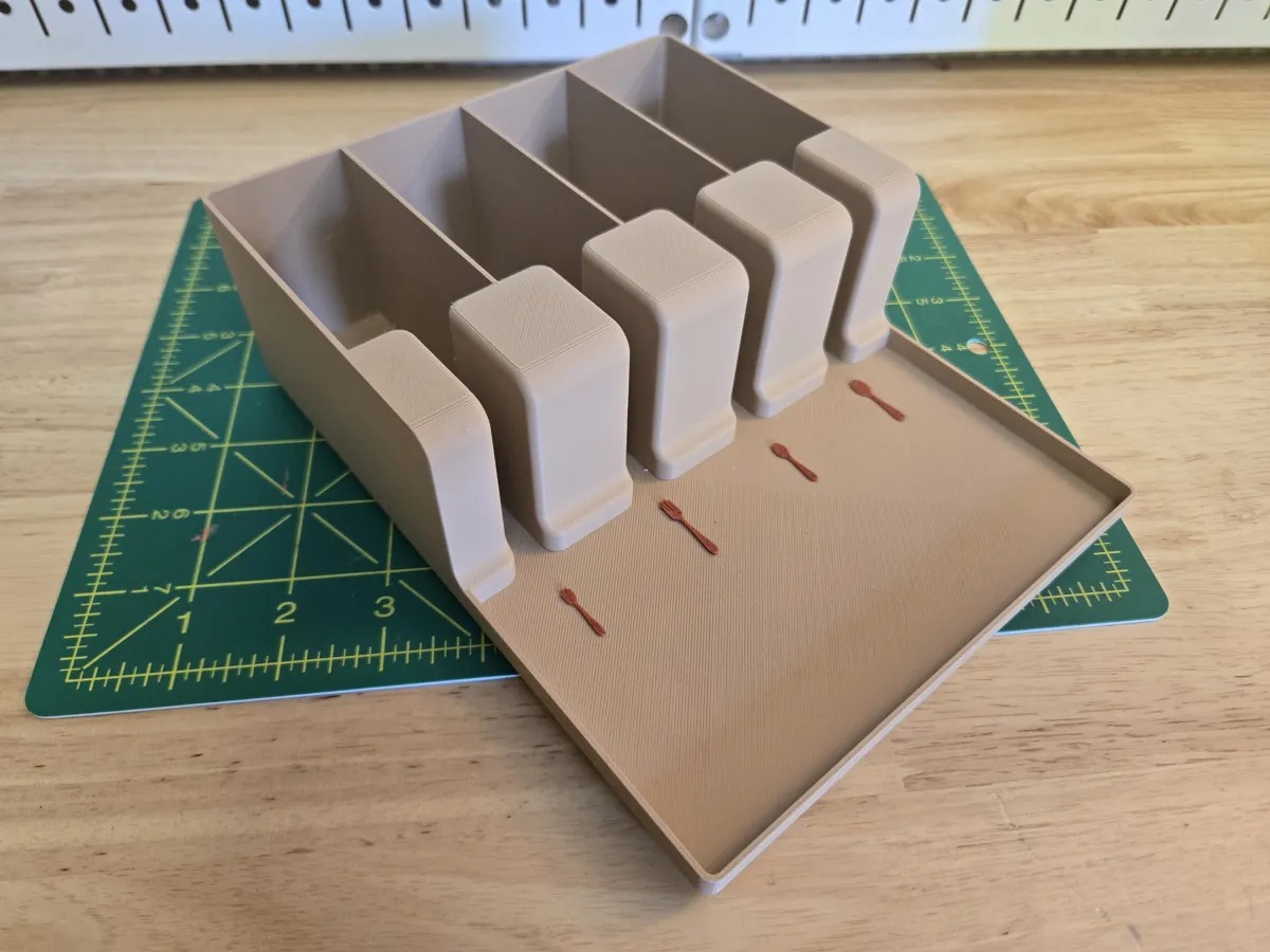 3D Baskı Çatal Kaşık Bıçak Organizeri Çekmece İçi Kaşıklık Düzenleyici Sıralı Yuvalı Bej