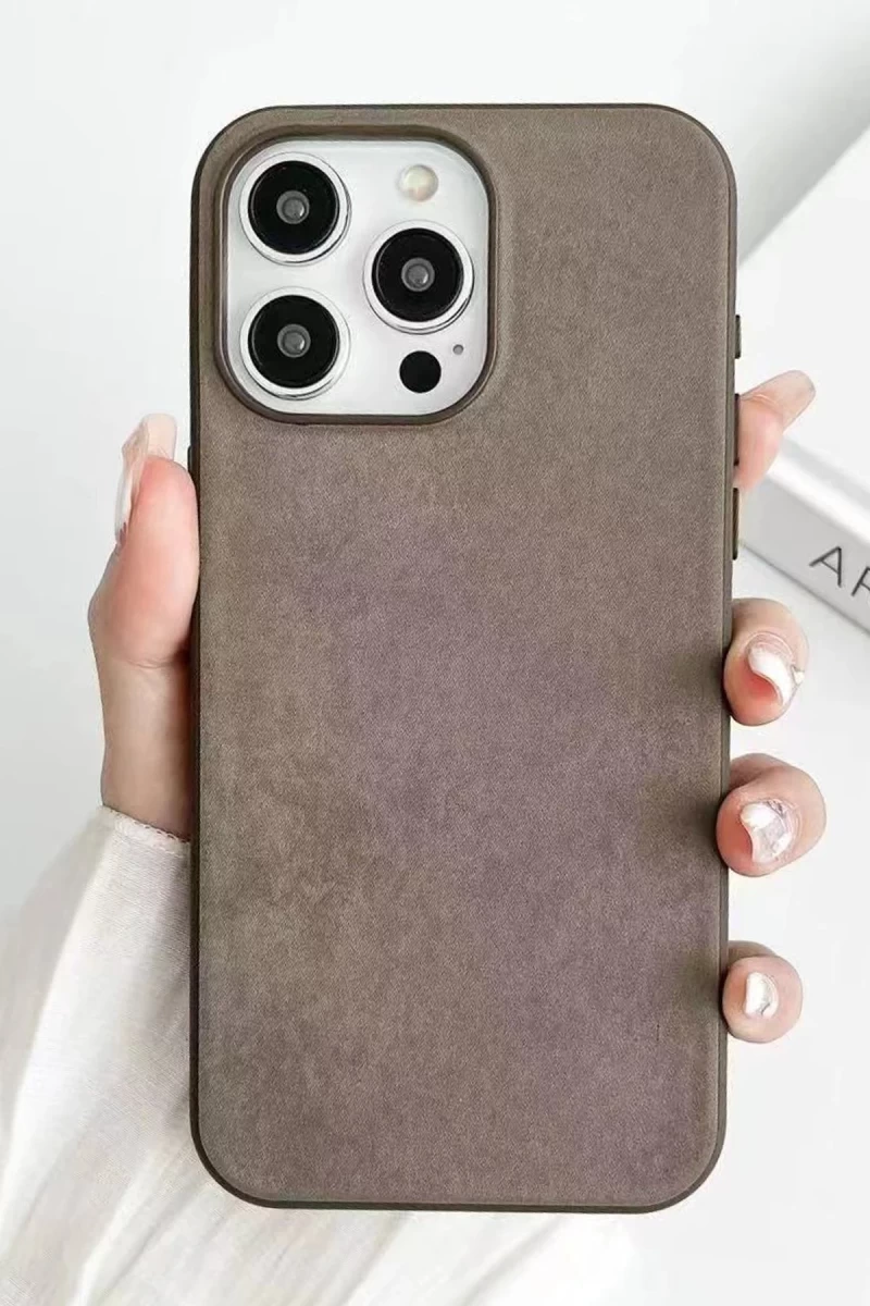 Apple iPhone 15 Pro Uyumlu Kılıf Karen Magsafe Kapak - Kahverengi