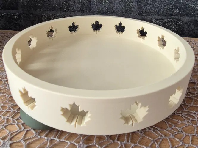 3D Baskı Akçaağaç Yaprağı Kesitli Yuvarlak Sonbahar Tepsisi Dekoratif Ayaklı Tepsi 24 cm Krem