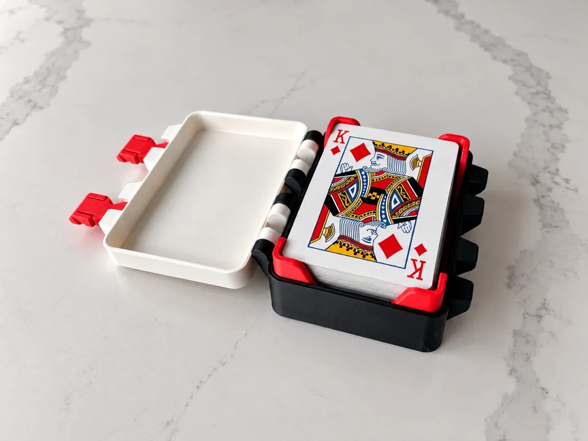 3D Baskı İki Deste Oyun Kartı Saklama Kutusu Kilitli Kapaklı Kart Kutusu Beyaz Siyah Kırmızı