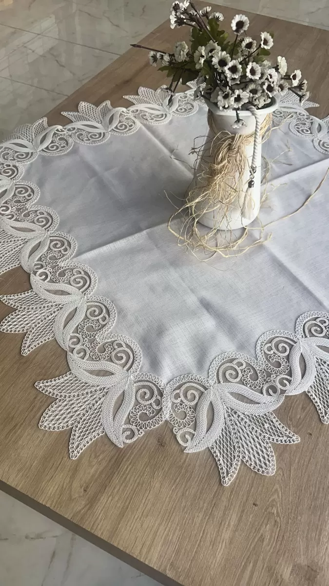 Kayla Kreme Krem 88x88 cm Fransız Dantel Detaylı Kare Sehpa Örtüsü Şık Tasarım