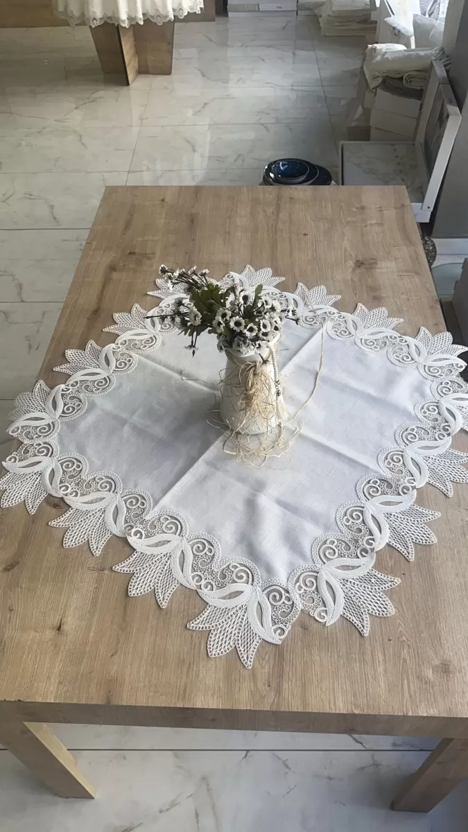 Kayla Kreme Gümüş Fransız Dantel Detaylı Kare Sehpa Örtüsü 88x88 cm Zarif Model