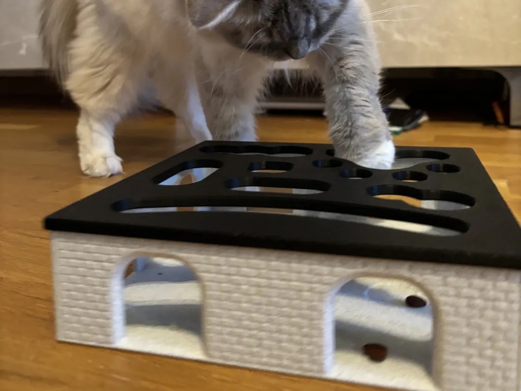 3D Baskı Kedi Zeka Oyuncağı Yavaş Yeme Aktivite Kutusu Tuğla Desenli Ödül Mama Bulmaca Siyah Beyaz