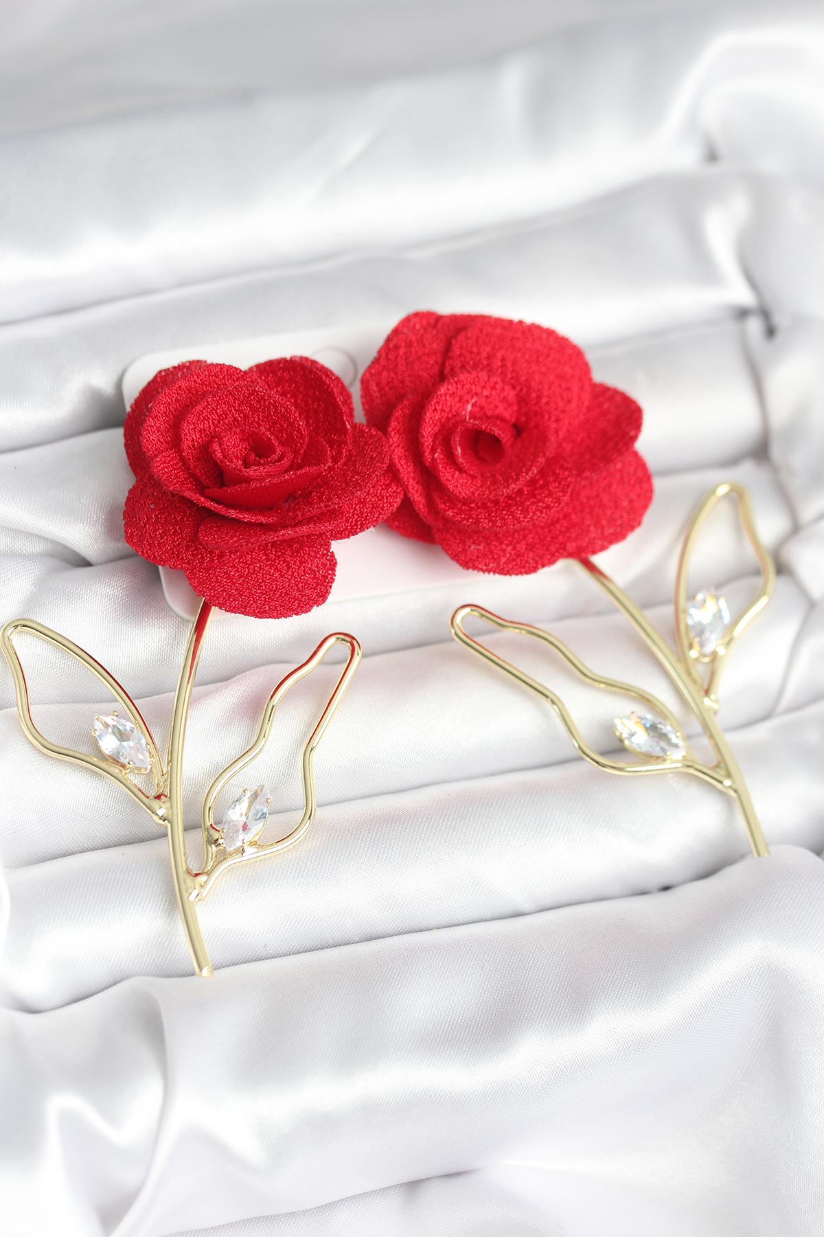 Pirinç Gold Renk Kırmızı Gül Model Kadın Küpe